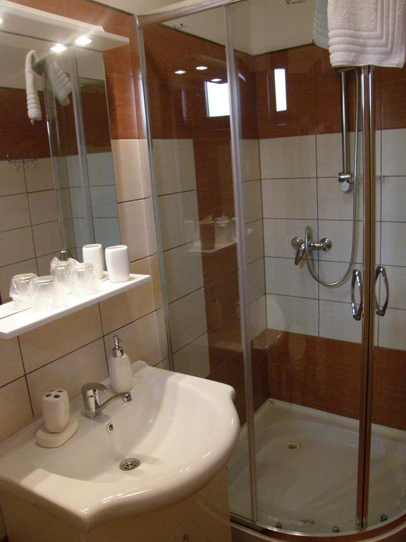 Mokus Panzio Bed & Breakfast Bicfălău Екстериор снимка