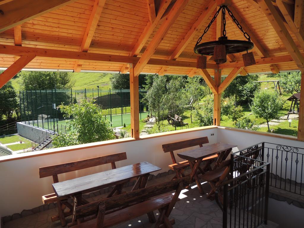 Mokus Panzio Bed & Breakfast Bicfălău Екстериор снимка